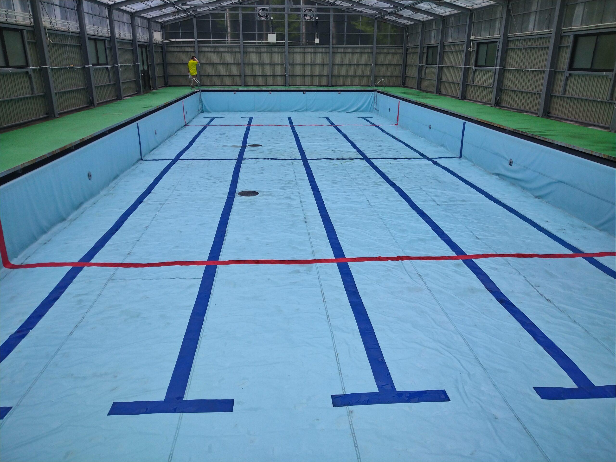 小学校のプールOPEN前準備